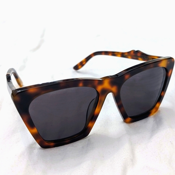 Illesteva Lisbon Sunglasses in Havana / Grey - Picture 2 of 11